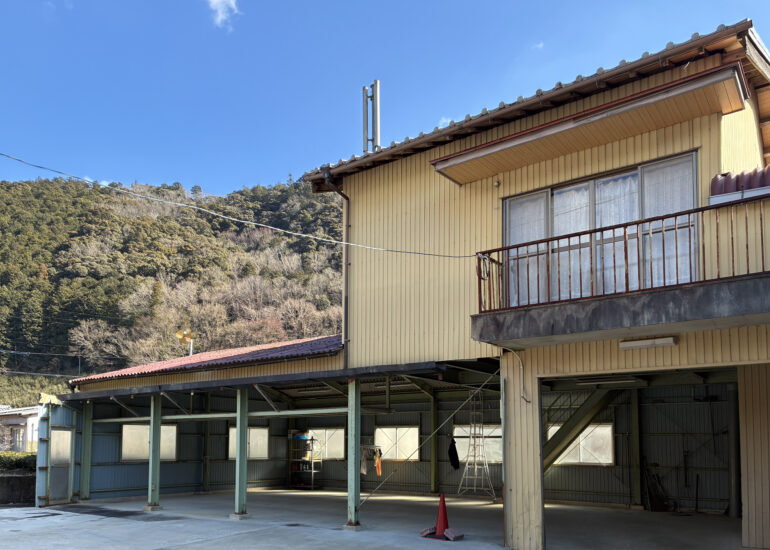 3-68E6C609-C2BA-47C1-AEF0-E75C61CF2383